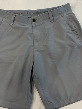 Under Armour Men’s Light Gray hybrid shorts 34